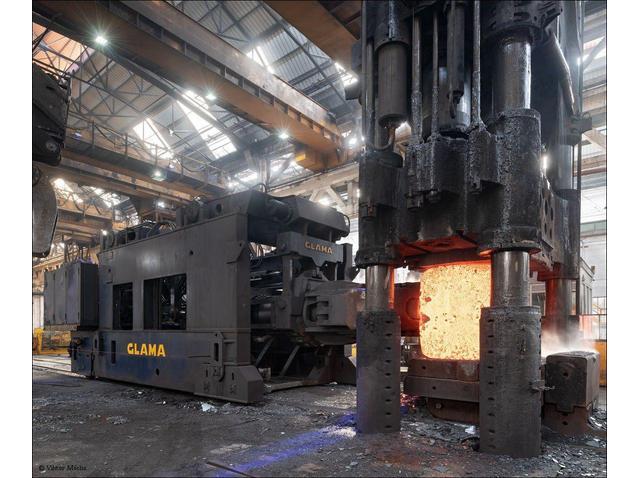 HYDRAULIC HOT FORGING PRESS