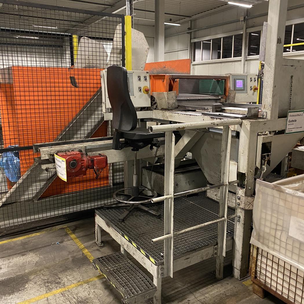 Shaft test table for manual surface testing