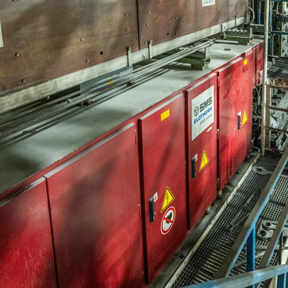 Induction Furnace with Scale and Feeder