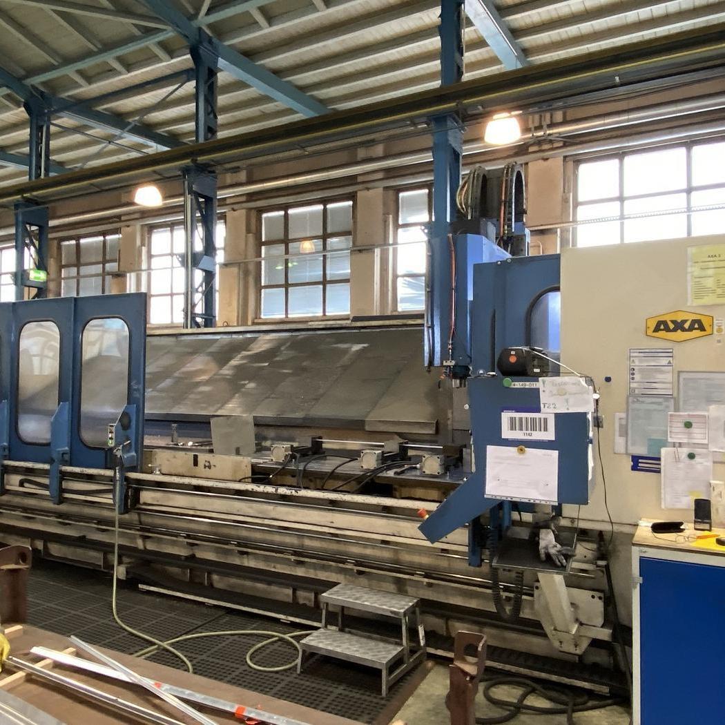 CNC Vertical Milling Machine - AXA VSC 3-5000 M